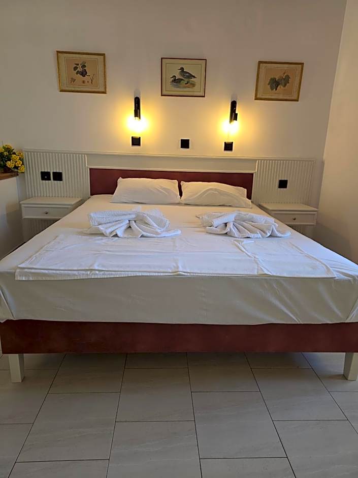 Kyra Panagia Hotel