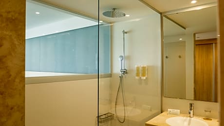 DOUBLE BALCONY POOL AND SEA VIEW CAPACITY 3 PAX