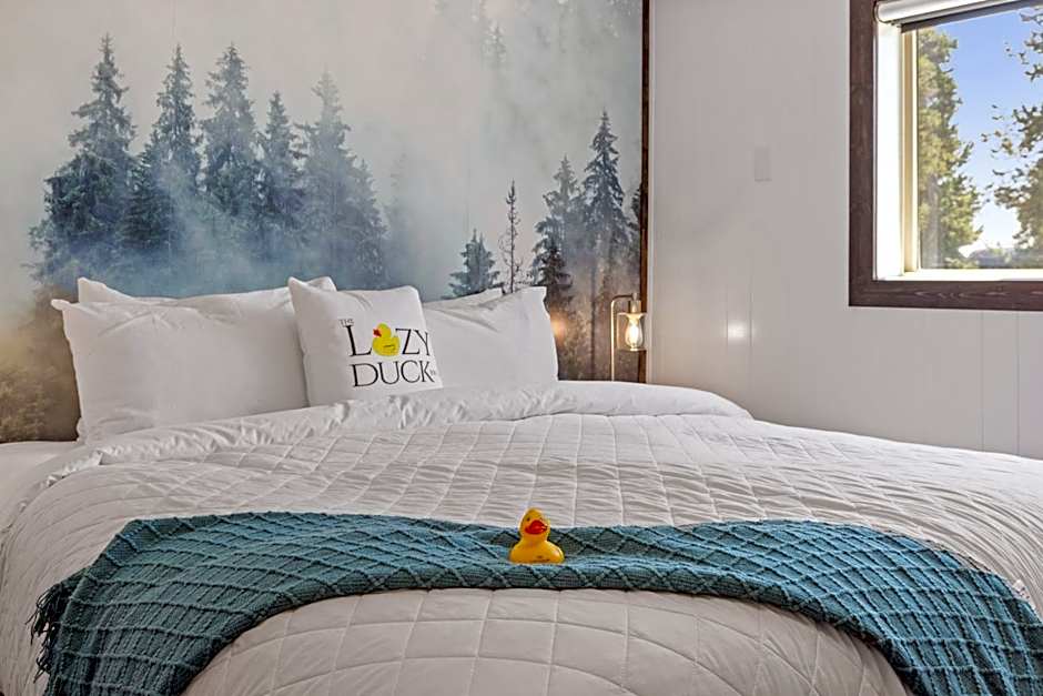 Lazy Duck Inn