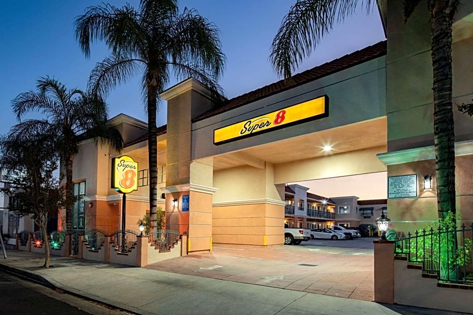 Super 8 by Wyndham North Hollywood