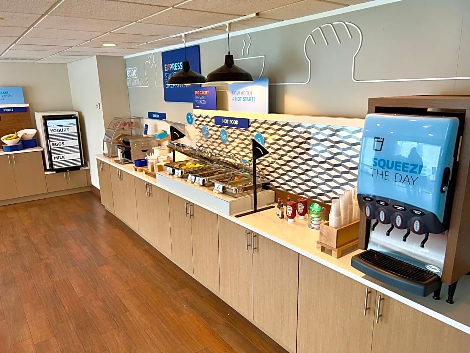 Holiday Inn Express Hotel & Suites Tampa-Oldsmar by IHG