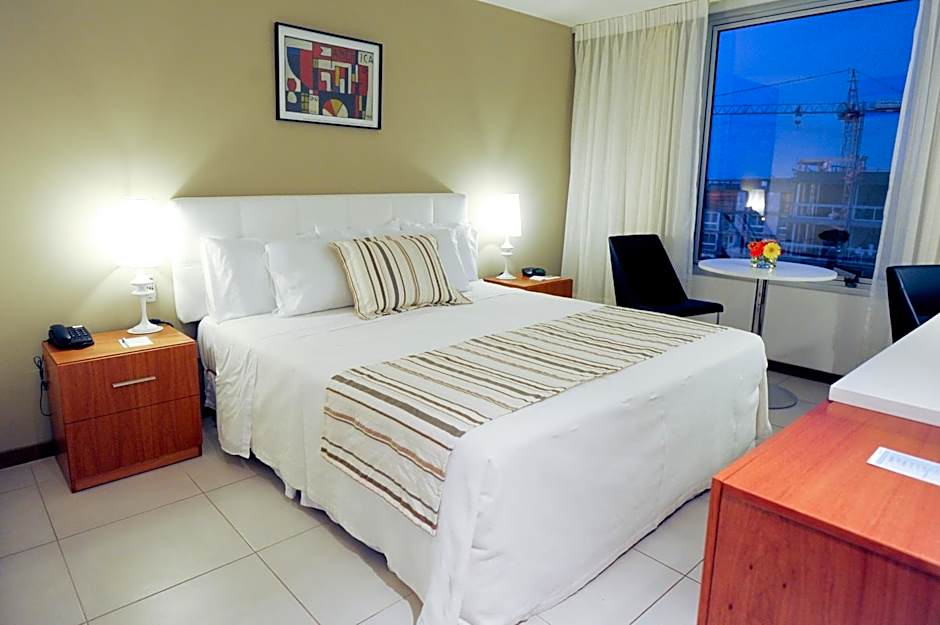 Real Colonia Hotel & Suites