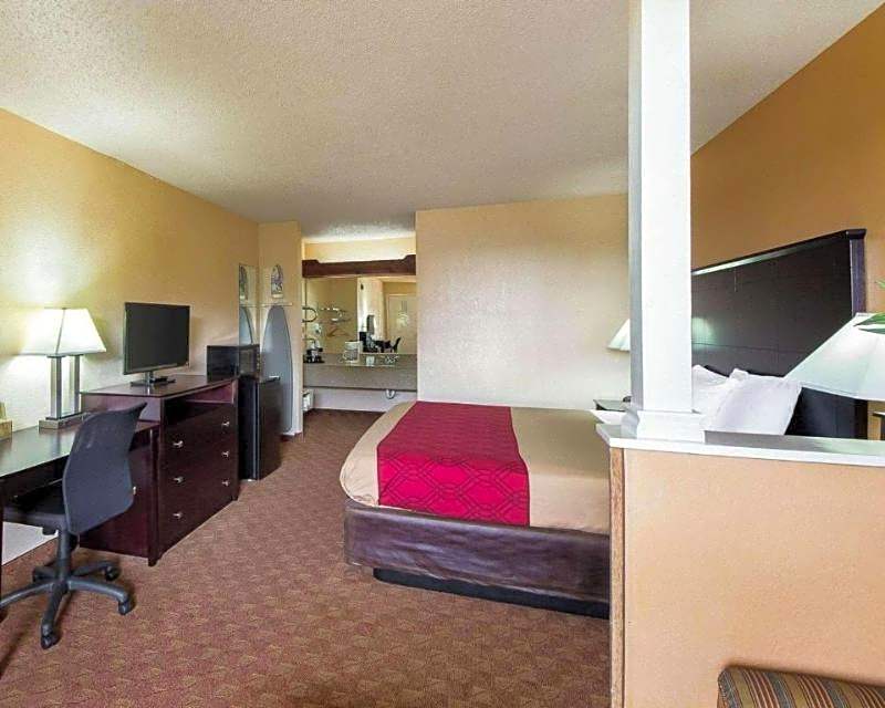 Econo Lodge Inn & Suites Downtown San Antonio