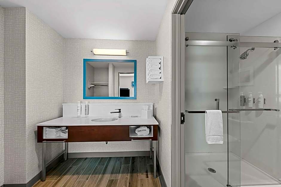 Hampton Inn By Hilton & Suites Farmers Branch Dallas, Tx
