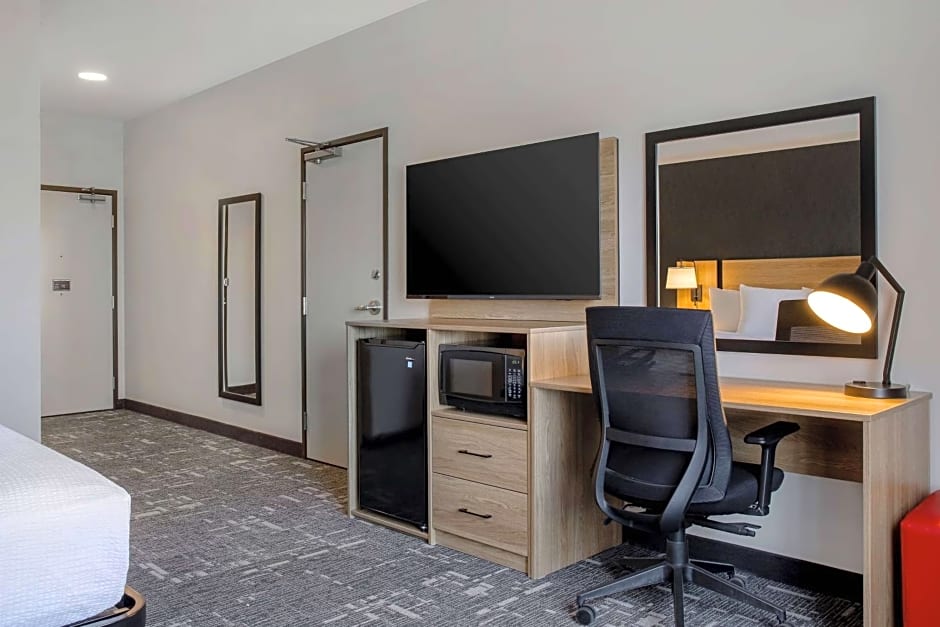 Ramada by Wyndham Cochrane