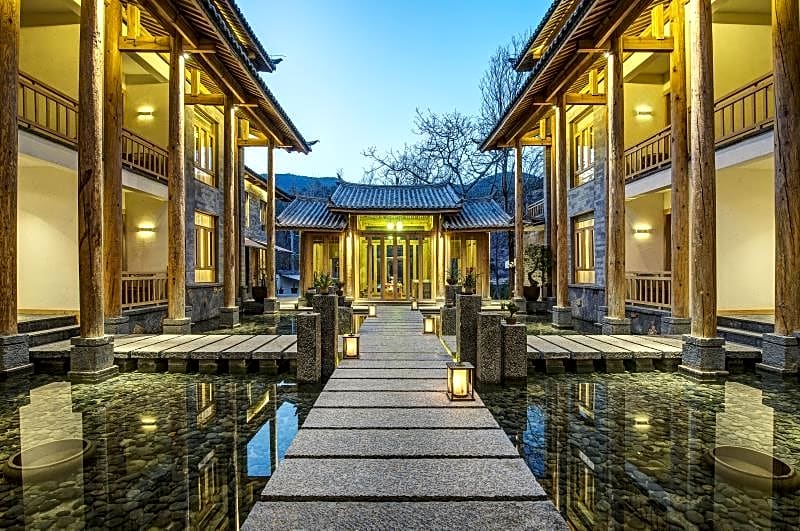 Arro Khampa by Zinc Journey Lijiang