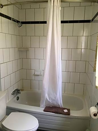 2 Queen Beds Pet-Friendly Non-Smoking