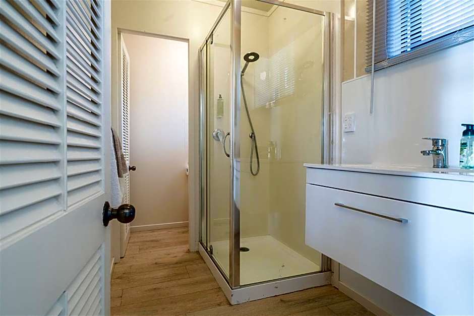 Driftwood Lodge Beachfront, Cable Bay Stays, Cable Bay, Northland