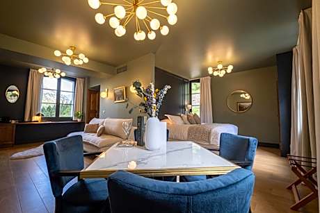 Suite with Mountain View