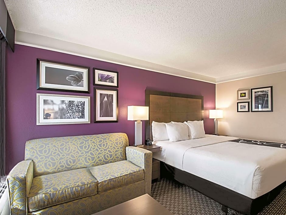 La Quinta Inn & Suites by Wyndham Cincinnati Sharonville