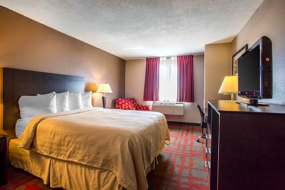 Quality Inn & Suites West Bend