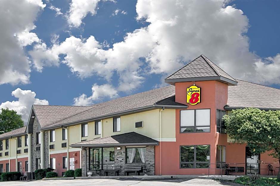 Super 8 by Wyndham Toledo