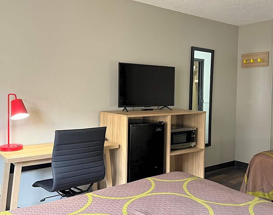 Super 8 by Wyndham Evansville East