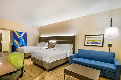 2 Queen Beds Suite