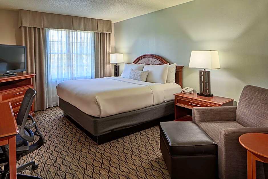 Photo 1 of 4 of Deluxe 1 King Bed, Mobility Accessible, Bathtub