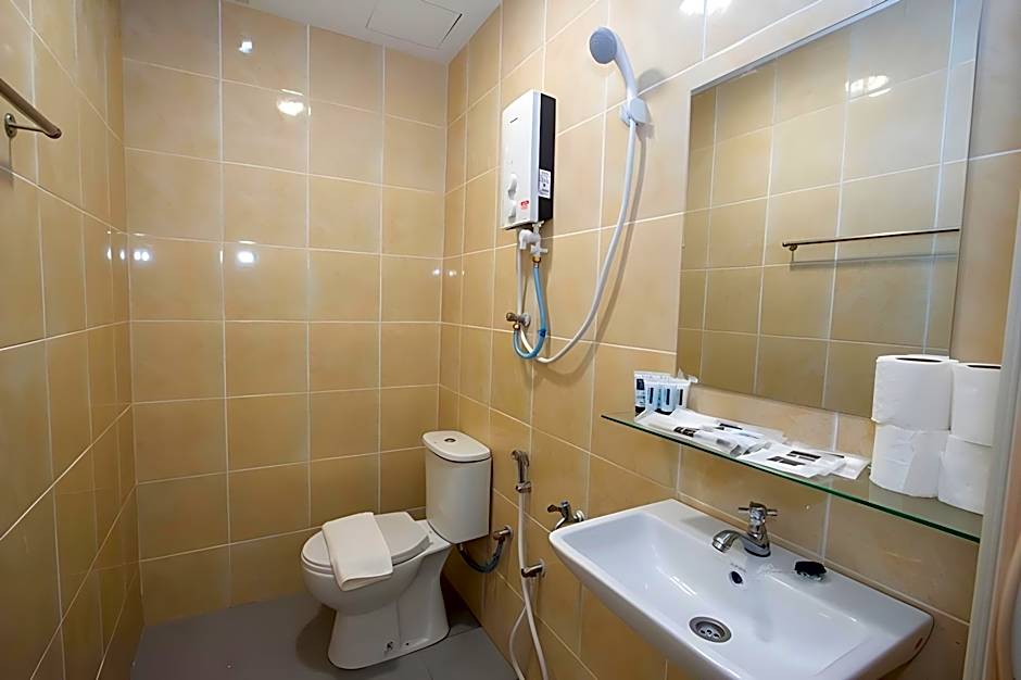 Southern Tip Hotel - City & 100m walk to McDonald's & FREE DOBI