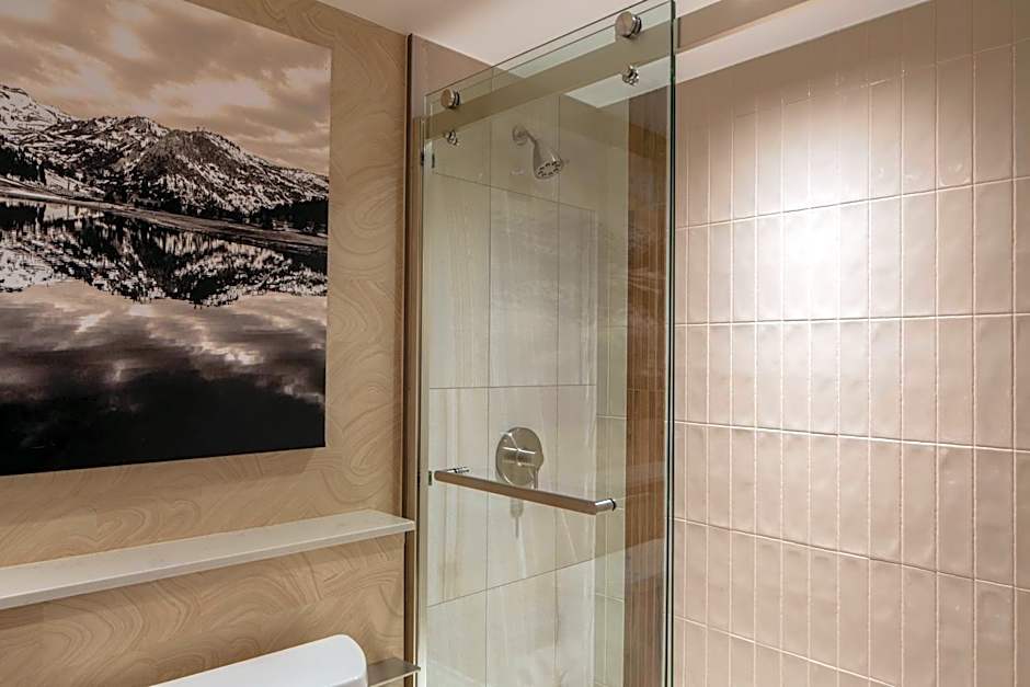 Golden Nugget Lake Tahoe Hotel & Casino