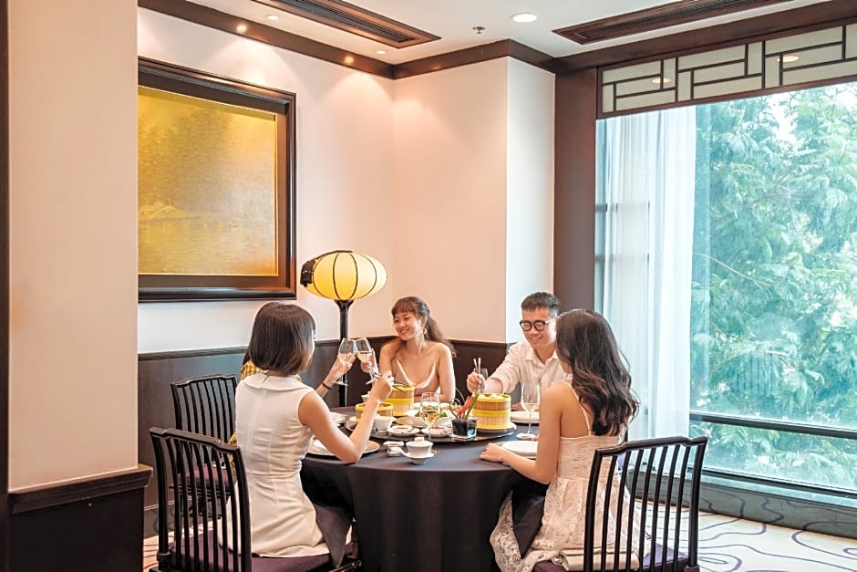 Renaissance by Marriott Riverside Hotel Saigon