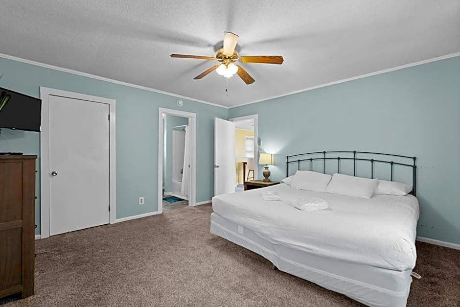 Oceanside Court by KEES Vacations