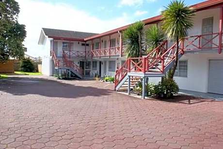 Burgundy Rose Motel