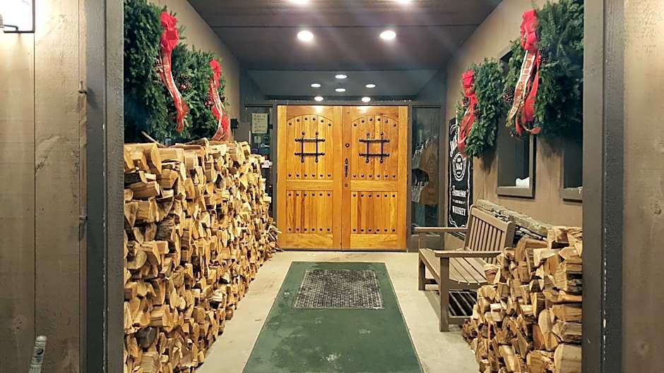 Cascades Lodge