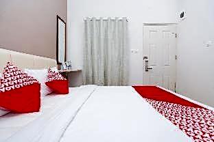 Urbanview Hotel Syariah Near Gelora Delta Sidoarjo