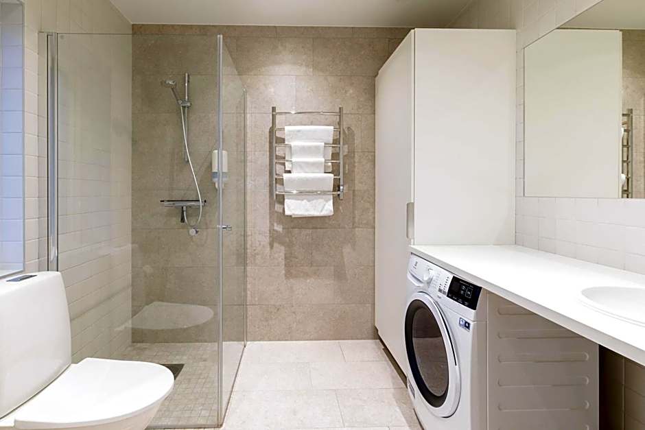 Easy Livin' Apartment Hotel