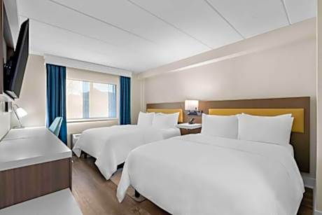 Accessible - Suite King Bed Mobility Accessible Roll In Shower 2 Rooms Desk Kitchen Non-Smoking