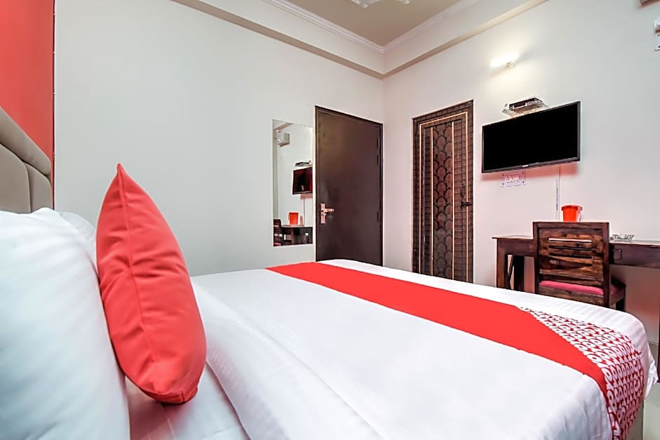 Apple Pie By OYO Rooms – Noida, DC