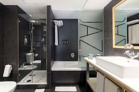 Family Deluxe (2 Twin Beds and 1 Double Sofa Bed)