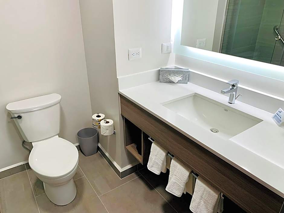 Holiday Inn Express Guadalajara Vallarta Poniente By IHG