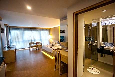 Executive Suite with Outdoor Hot Tub