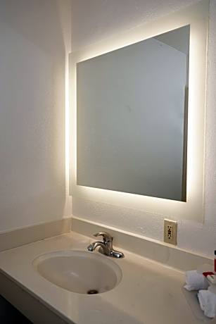 Queen Room - Disability Access - Non-Smoking