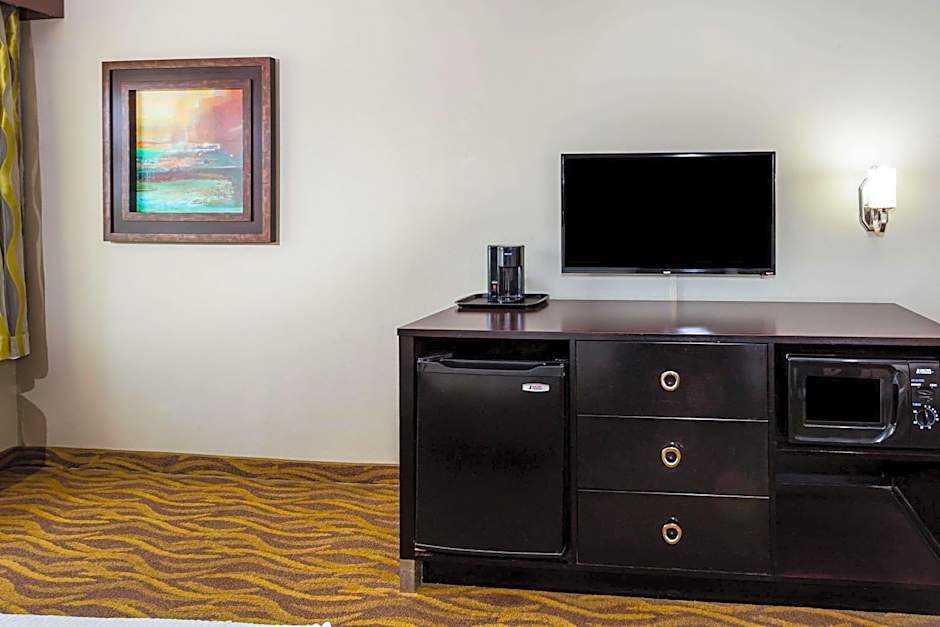 La Quinta Inn & Suites by Wyndham Laredo Airport