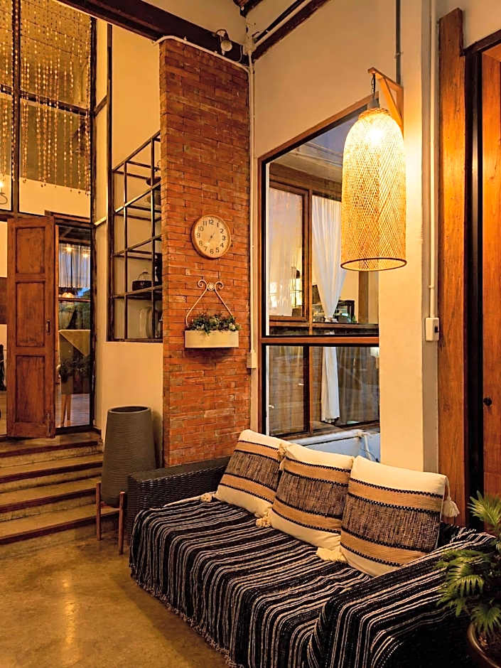 White Wall Riverfront Hotel
