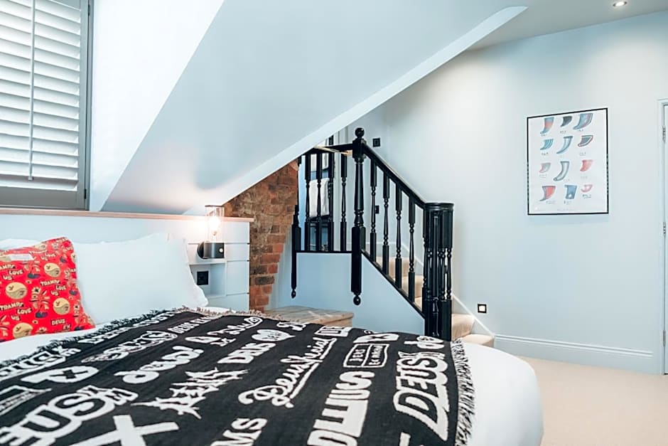 Deus Ex Machina Hotel