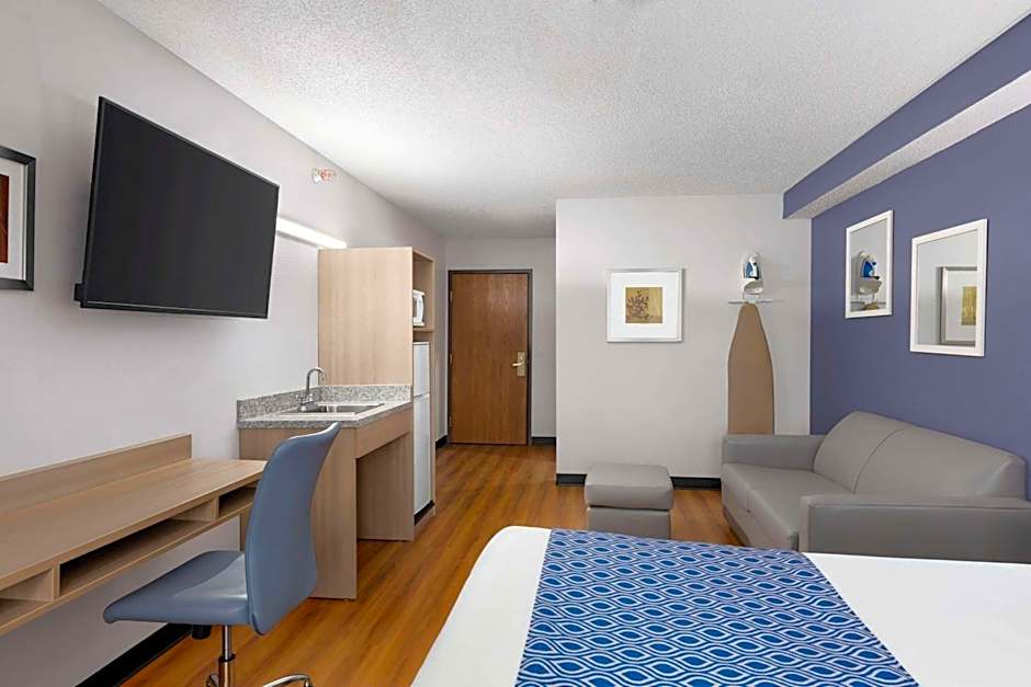 Microtel Inn & Suites By Wyndham Lincoln