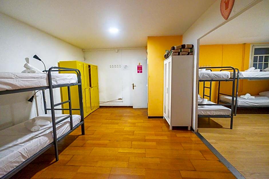 Diagonal House Hostel