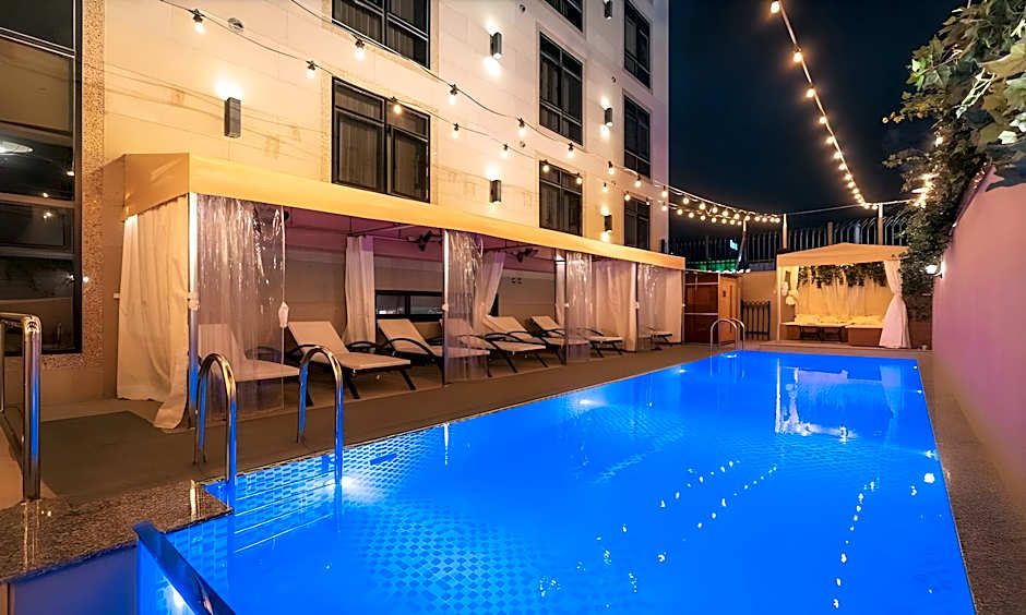 Hotel February Dong Seong Ro