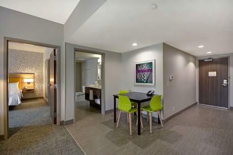 One-Bedroom King Suite - Non-Smoking