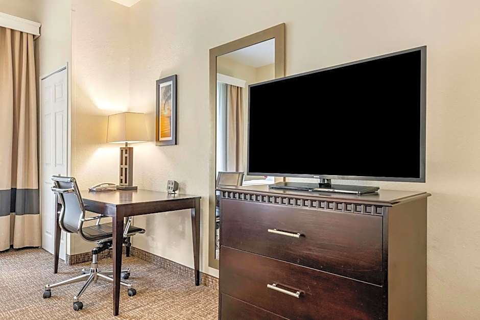 Comfort Suites Maingate East At Old Town