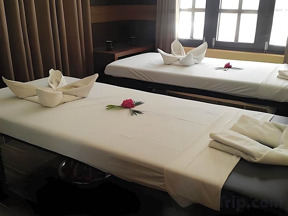 Hotel Middle Path & Spa