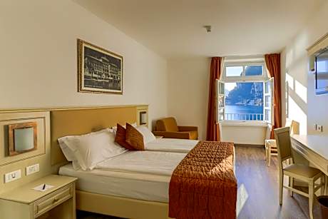 Superior Double or Twin Room with Lake View