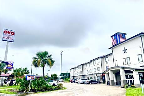 OYO Hotel Sulphur Kitchenette Daily Weekly Stays