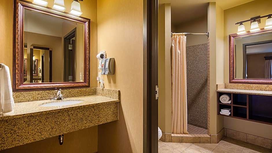 Crandon Inn & Suites