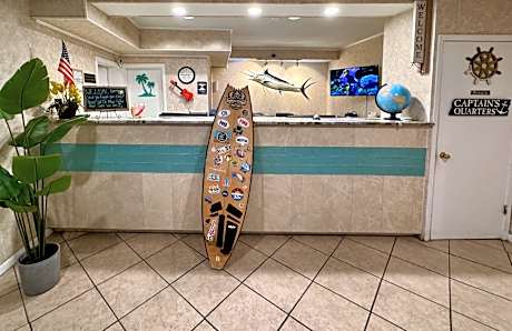 Hole Inn the Wall Hotel - Fort Walton Beach - Sunset Plaza - near Beaches & Hurlburt