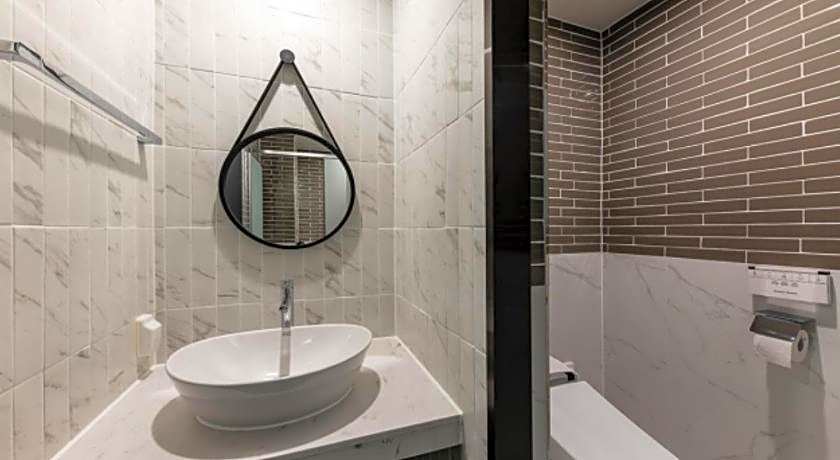 Brown-Dot Hotel Deokcheon