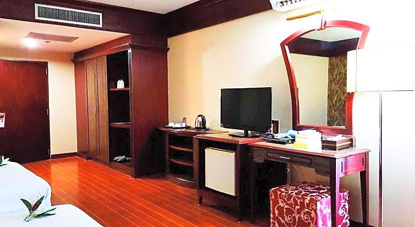 Jp Emerald Hotel