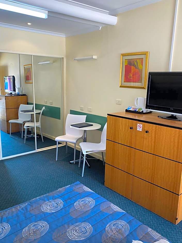 Paddle Steamer Motel