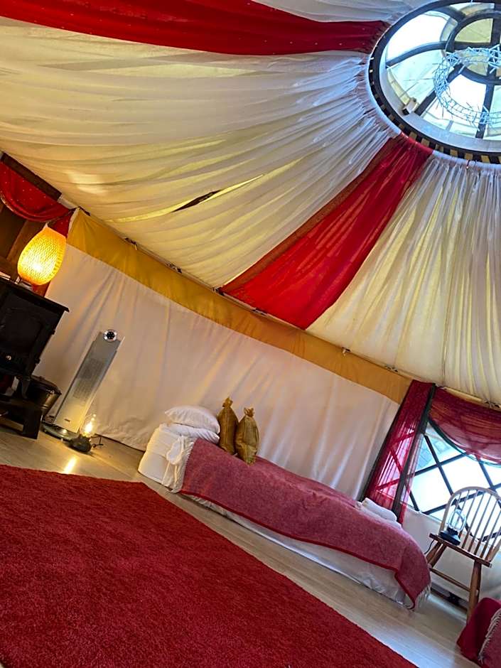 Healing Waters Sanctuary for Exclusive Private Hire and Self Catering Board, Vegetarian, Alcohol & Wifi Free Retreat in Glastonbury